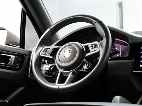 Used 2022 Porsche Cayenne Platinum Edition image 20