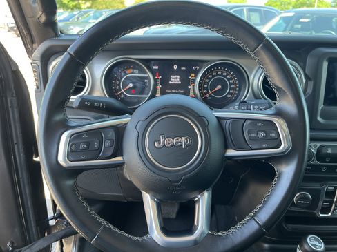 Used 2021 Jeep Wrangler Unlimited Sahara AWD/4WD image 19