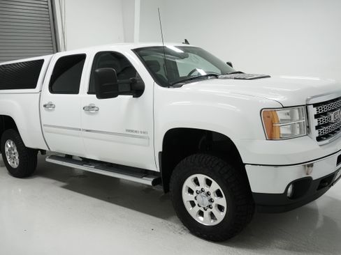 Used 2012 GMC Sierra 3500 SLE w/ HD SLE Premium Package image 3