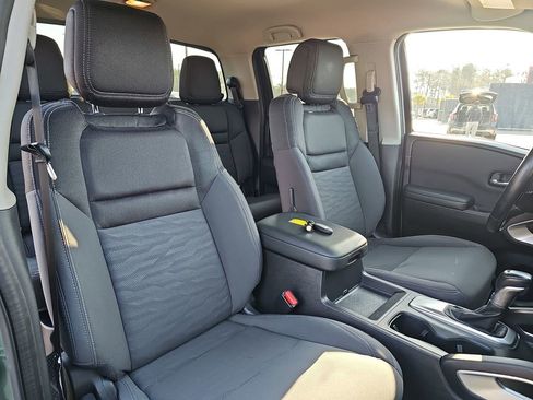 Used 2024 Nissan Frontier SV w/ SV Convenience Package image 13