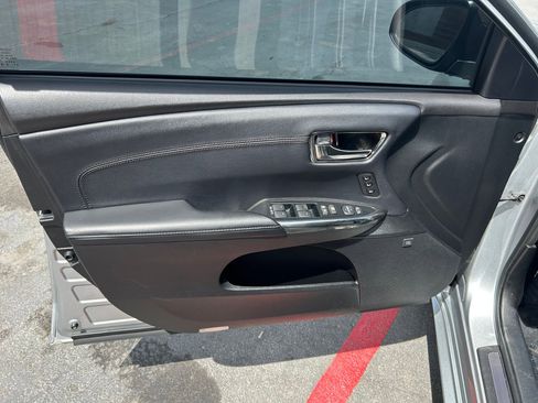 Used 2016 Toyota Avalon Limited w/ Toyota Safety Sense Package FWD image 10