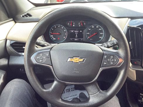 Used 2022 Chevrolet Traverse LS AWD/4WD image 10