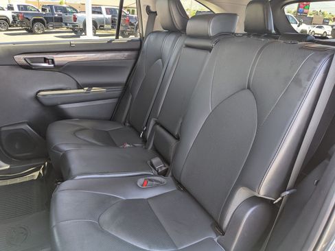 Used 2021 Toyota Highlander Limited AWD/4WD image 35