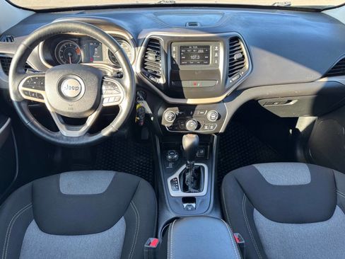 Used 2017 Jeep Cherokee Sport image 8