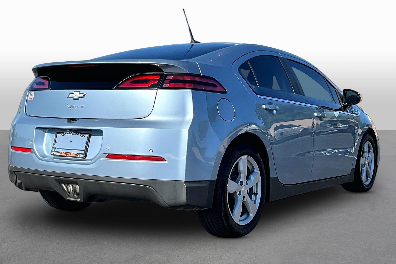 Used 2014 Chevrolet Volt Premium w/ Premium Trim Package FWD image 2