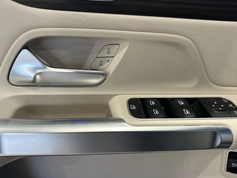 New 2025 Mercedes-Benz GLB 250 image 11