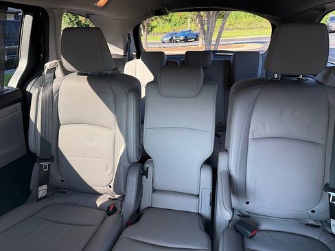 Used 2024 Honda Odyssey EX-L image 11