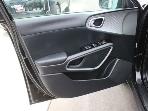 Used 2021 Kia Soul LX FWD image 17