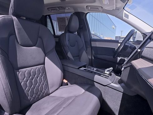 Certified 2025 Volvo XC90 B5 Plus AWD/4WD image 18