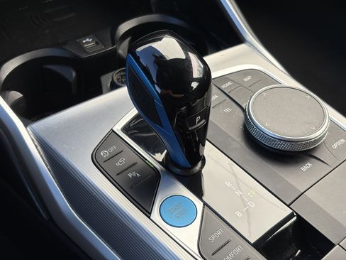 Used 2023 BMW i4 eDrive35 image 21