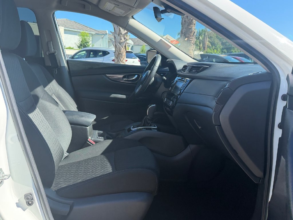 Used 2019 Nissan Rogue SV FWD image 19