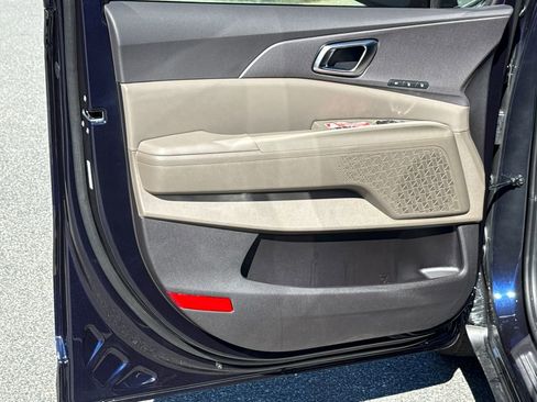 New 2026 Kia Carnival EX FWD image 10