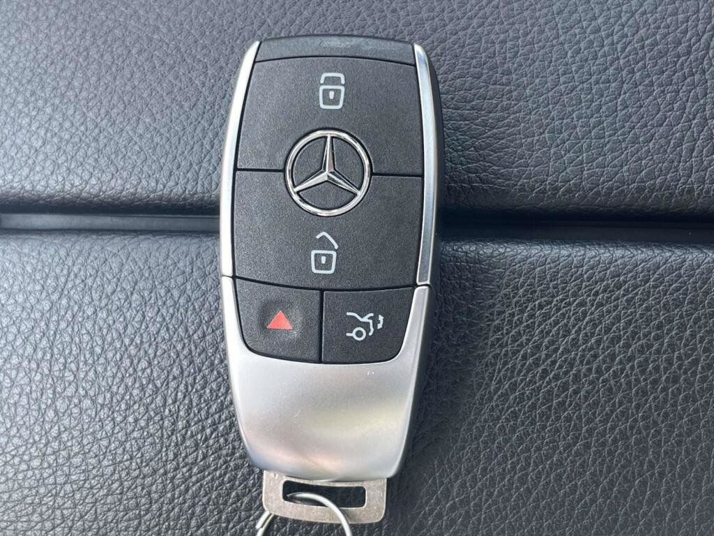 Certified 2024 Mercedes-Benz GLB 250 4MATIC image 4