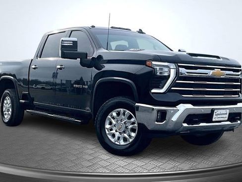 Used 2024 Chevrolet Silverado 2500 LTZ w/ LTZ Premium Package image 3