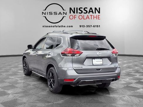 Used 2018 Nissan Rogue SV w/ Premium Package FWD image 3