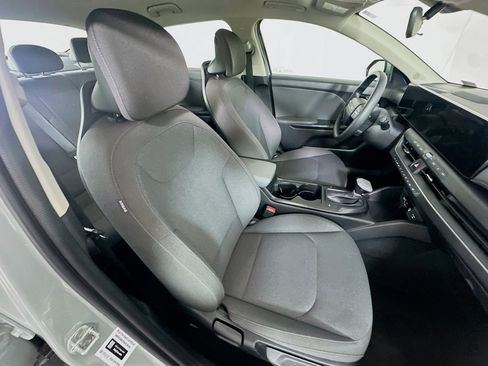 Used 2025 Kia K4 LXS image 29