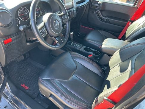 Used 2017 Jeep Wrangler Unlimited Rubicon image 13
