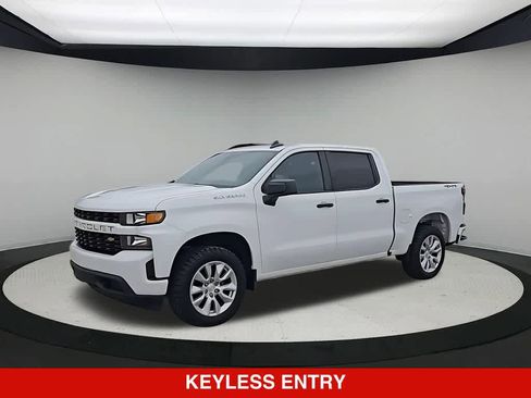 Used 2020 Chevrolet Silverado 1500 Custom w/ Custom Value Package AWD/4WD image 4