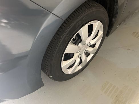 Used 2016 Toyota Corolla LE FWD image 18