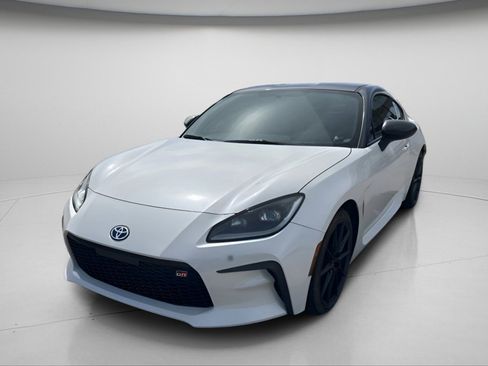Used 2023 Toyota GR86 Premium RWD image 4