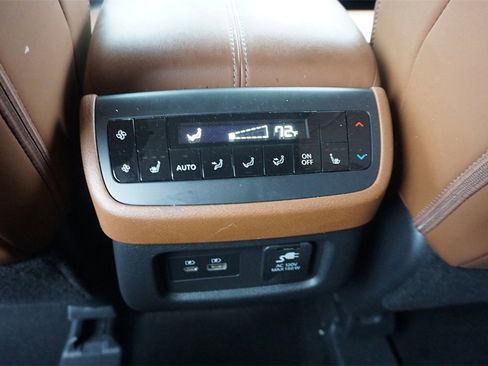 Used 2023 Nissan Pathfinder Platinum image 17