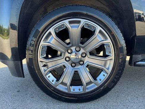 Used 2017 GMC Yukon Denali w/ Open Road Package AWD/4WD image 32
