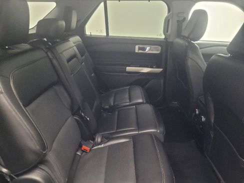 Used 2021 Ford Explorer Limited w/ Equipment Group 301A AWD/4WD image 19