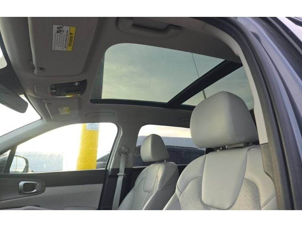 Used 2023 Kia Sorento S w/ Panoramic Sunroof Package AWD/4WD image 11