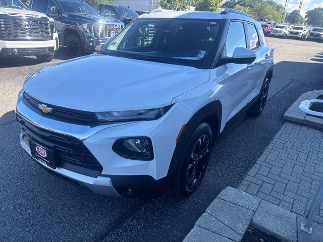 Used 2023 Chevrolet TrailBlazer LT w/ Convenience Package FWD image 3