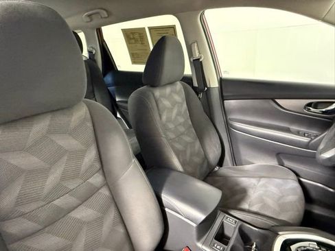 Used 2016 Nissan Rogue SV w/ SV Premium Package image 48