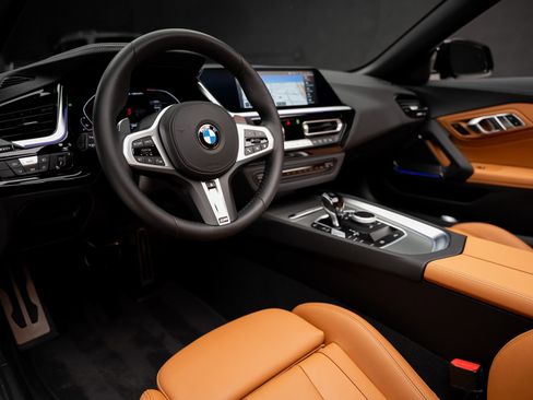 Used 2025 BMW Z4 M40i w/ Premium Package RWD image 2