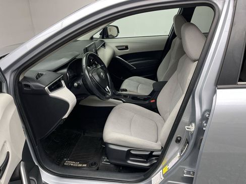 Used 2022 Toyota Corolla Cross LE AWD/4WD image 3