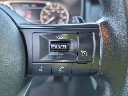 Used 2024 Nissan Rogue S image 23