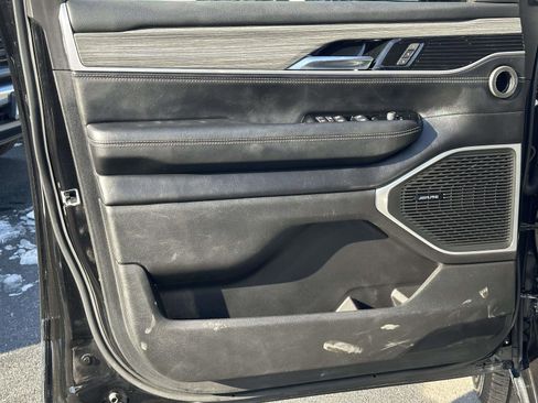 Used 2024 Jeep Wagoneer L Series II w/ Flexible Seating Group image 20