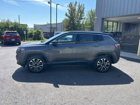 Certified 2022 Jeep Compass Limited w/ Sun and Sound Group image 6