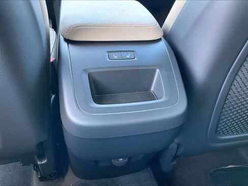New 2027 Volvo XC60 B5 Plus AWD/4WD image 16