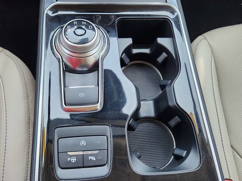 Used 2020 Ford Edge Titanium w/ Equipment Group 301A AWD/4WD image 22