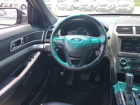 Used 2016 Ford Explorer XLT w/ Equipment Group 202A FWD image 15