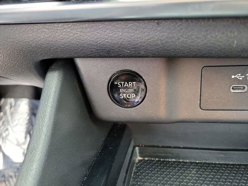 Used 2024 Nissan Rogue SV image 25