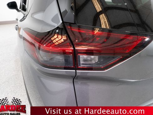 Used 2024 Nissan Rogue SL image 9