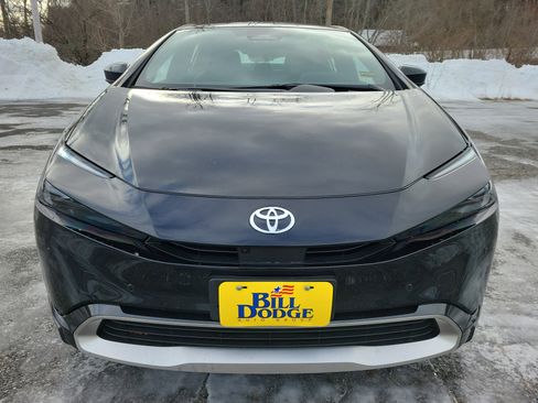 Used 2024 Toyota Prius Prime SE image 2