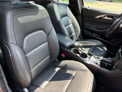 Used 2018 INFINITI QX30 Premium w/ Navigation Package image 21