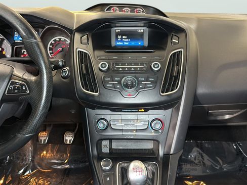 Used 2017 Ford Focus ST FWD image 16