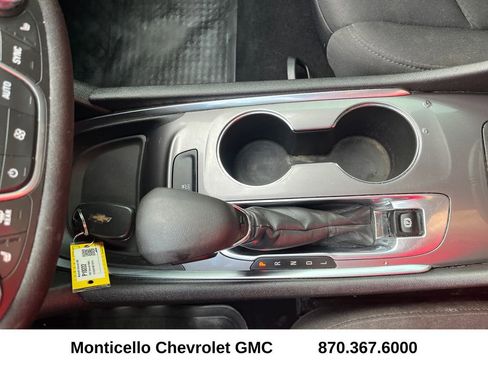 Used 2022 Chevrolet Malibu LT image 19
