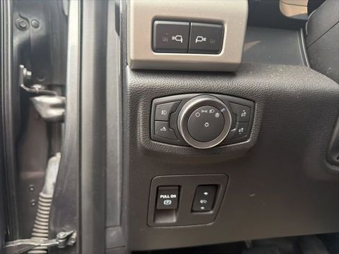 Used 2018 Ford F150 Lariat w/ Equipment Group 502A Luxury image 11