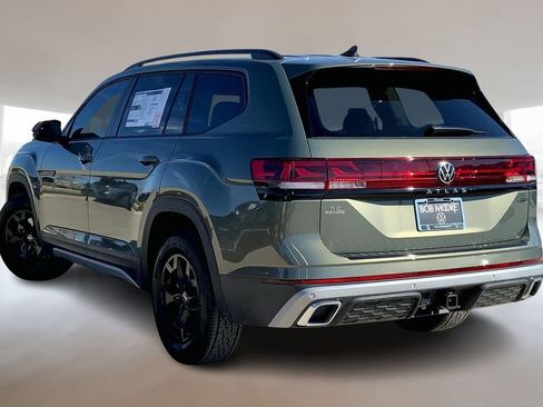 New 2026 Volkswagen Atlas Peak Edition image 3