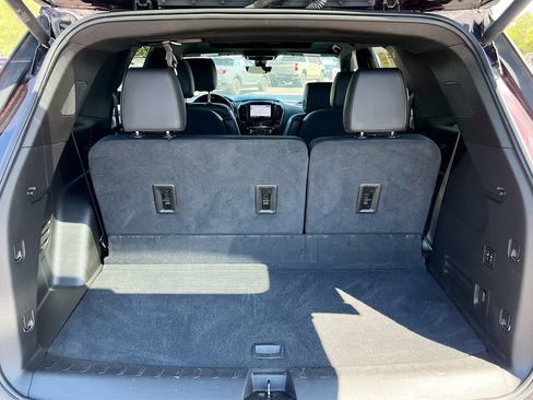 Used 2023 Chevrolet Traverse High Country FWD image 28