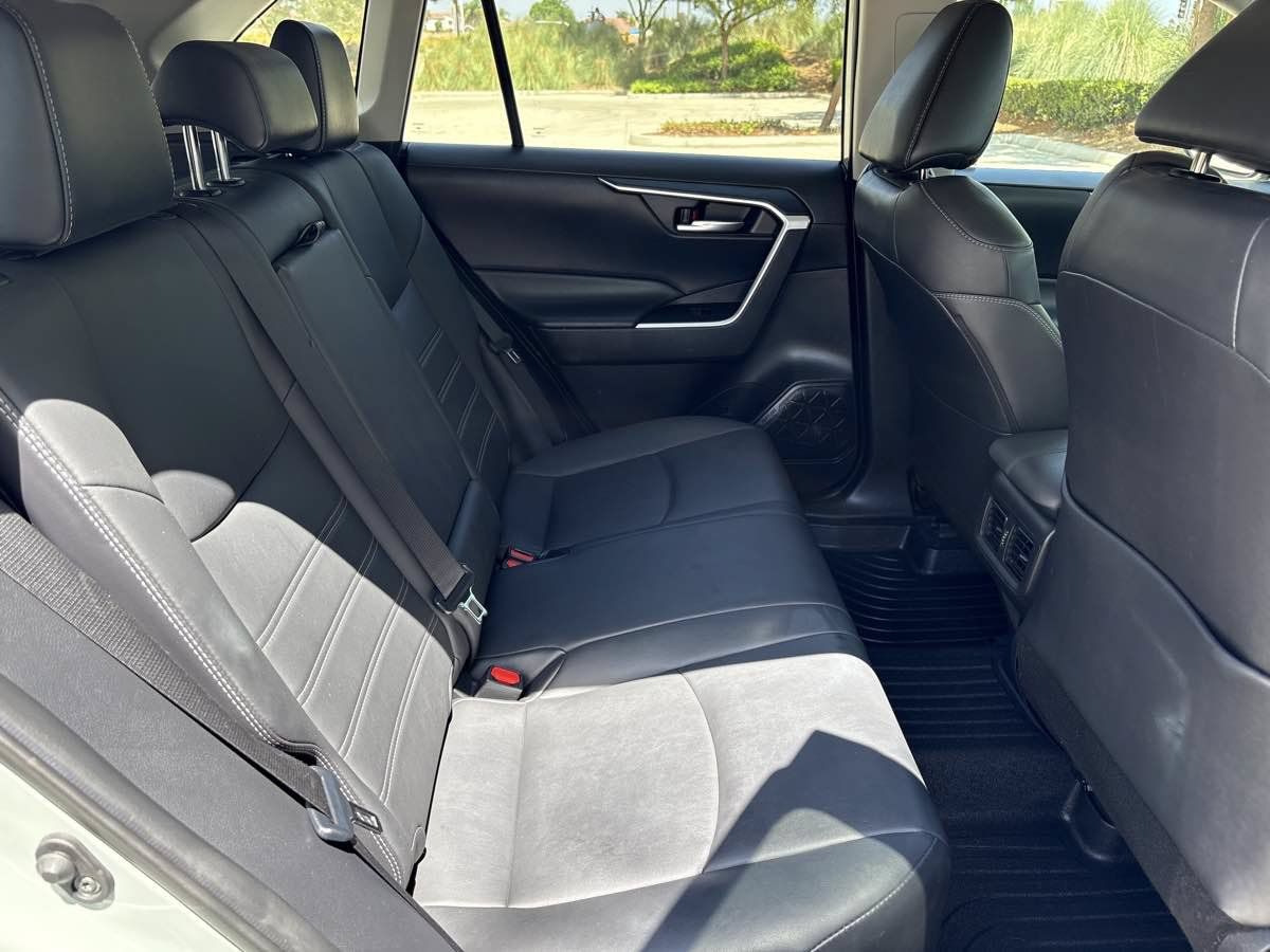 Used 2021 Toyota RAV4 XLE Premium w/ Carpet Mat Package (TMS) FWD image 14
