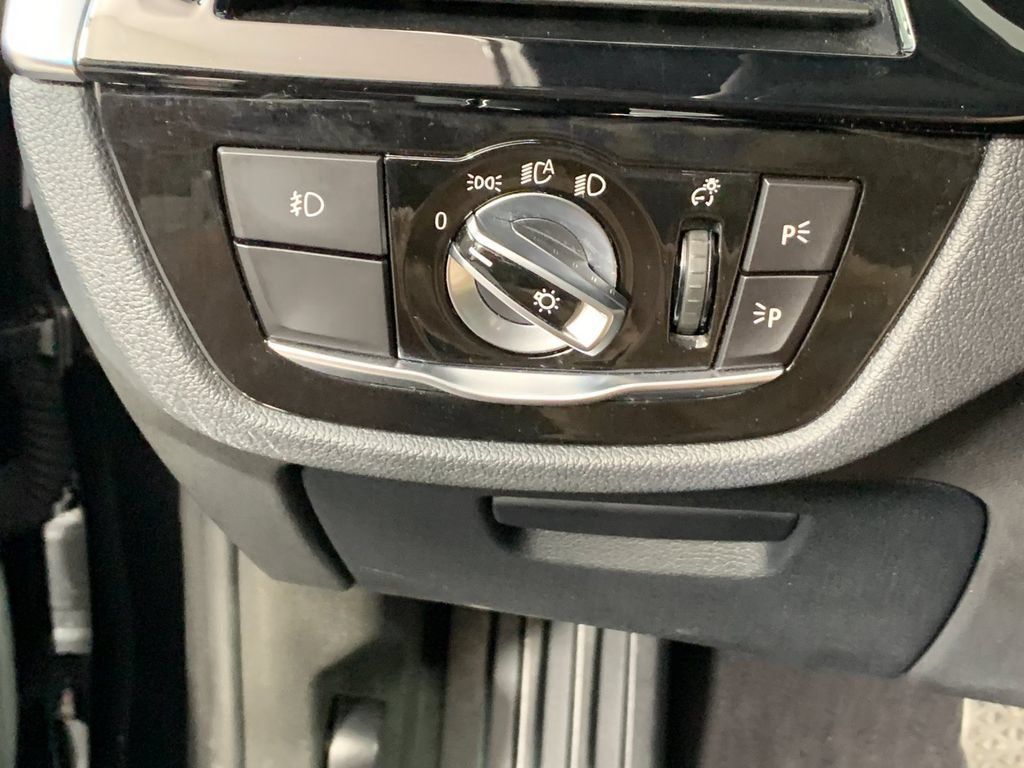 Used 2018 BMW 530i xDrive AWD/4WD image 16