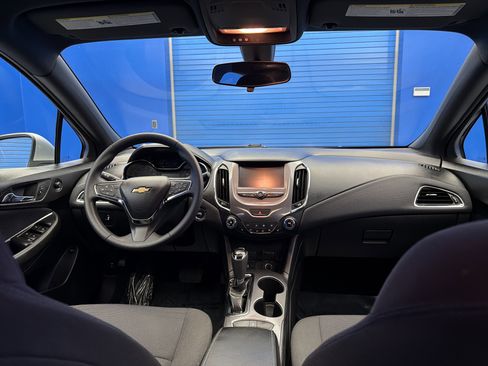 Used 2018 Chevrolet Cruze LT w/ Convenience Package image 26